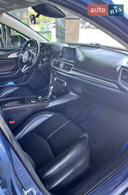 Седан Mazda 3 2018 в 