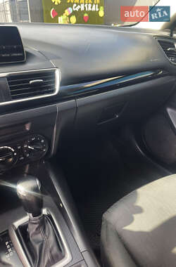 Седан Mazda 3 2014 в 