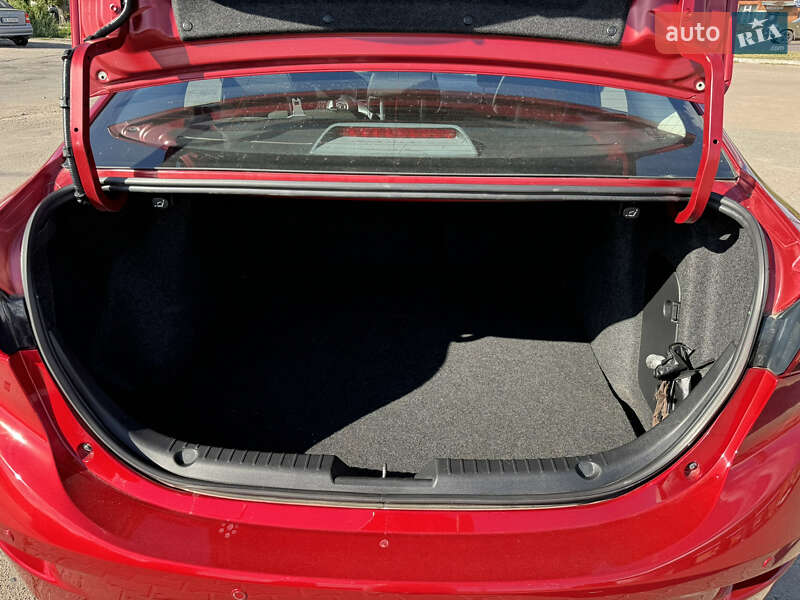 Седан Mazda 3 2015 в Сумах