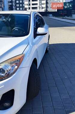 Хэтчбек Mazda 3 2012 в 