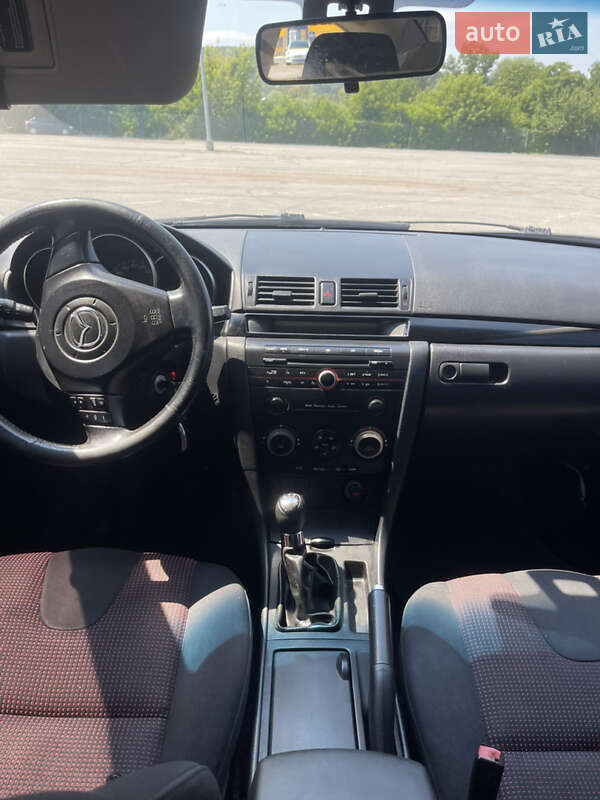 Седан Mazda 3 2005 в Чернівцях