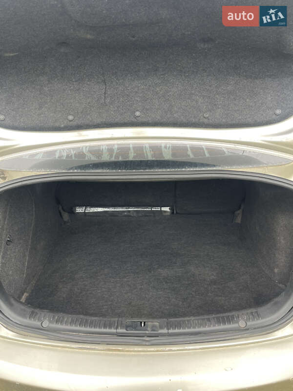 Седан Mazda 3 2005 в Чернівцях