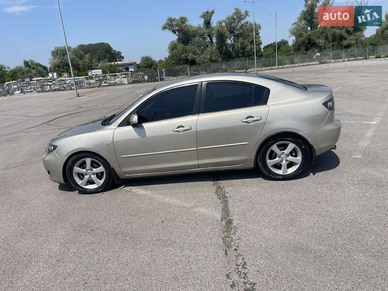 Седан Mazda 3 2005 в Чернівцях