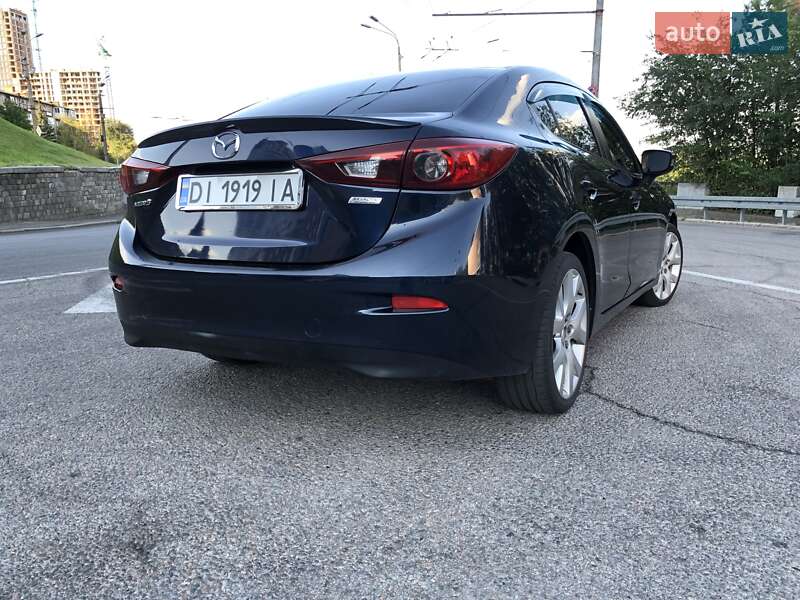 Седан Mazda 3 2014 в Днепре