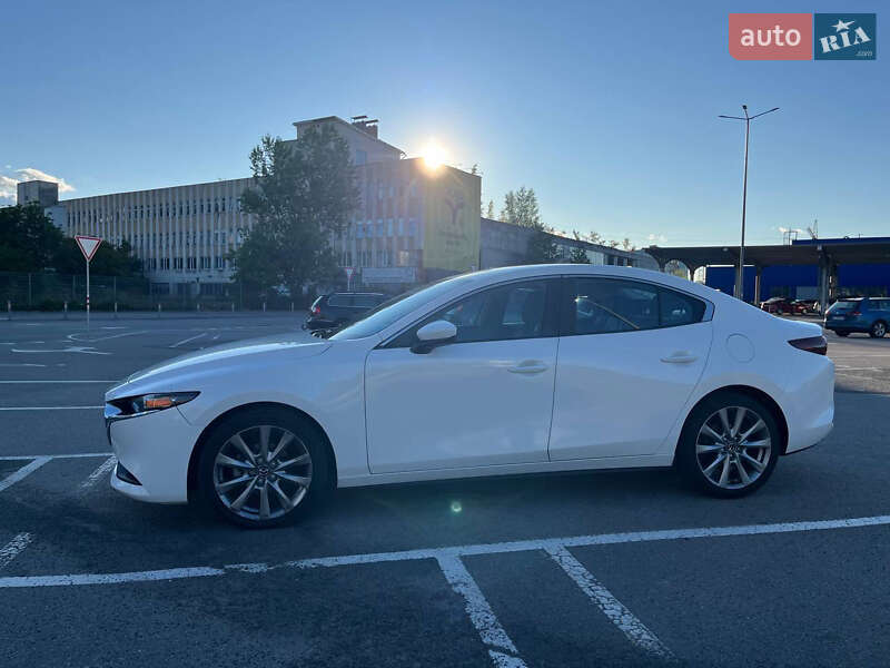 Седан Mazda 3 2021 в Ивано-Франковске