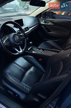 Седан Mazda 3 2018 в 