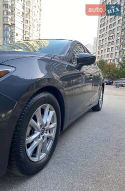 Седан Mazda 3 2015 в 