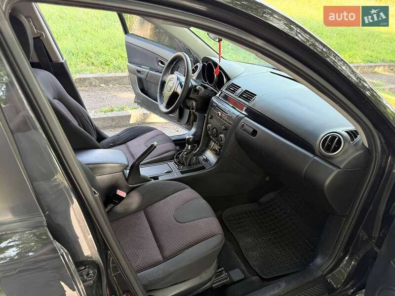 Седан Mazda 3 2006 в Ровно