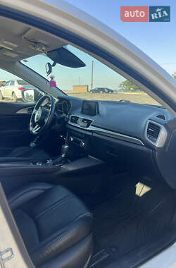 Хэтчбек Mazda 3 2017 в 