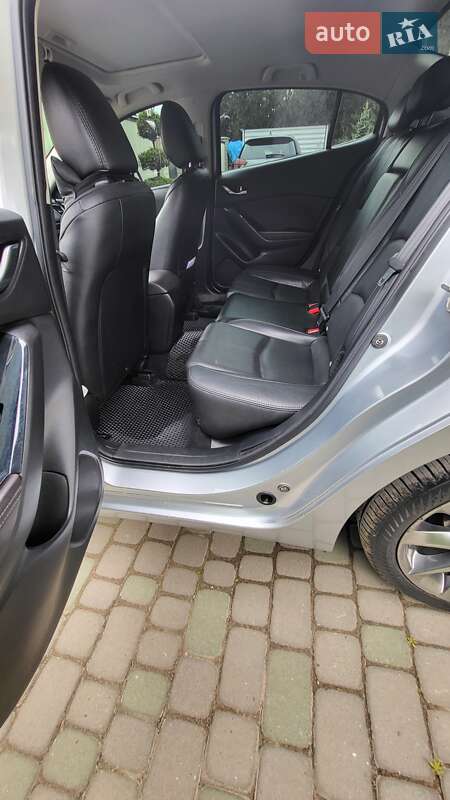 Седан Mazda 3 2018 в Львові