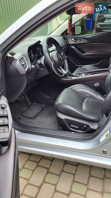 Седан Mazda 3 2018 в Львові