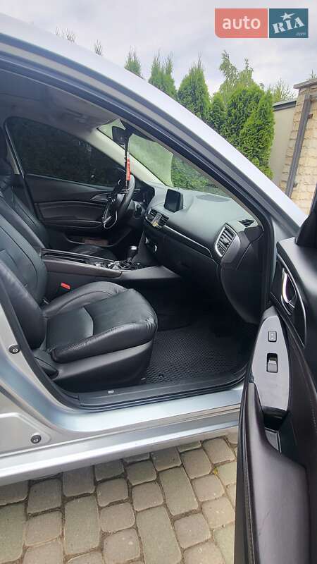 Седан Mazda 3 2018 в Львові