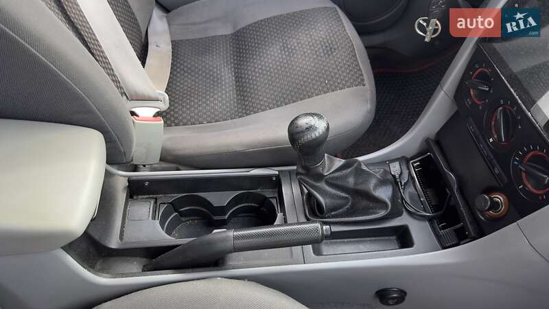 Хэтчбек Mazda 3 2006 в Борисполе
