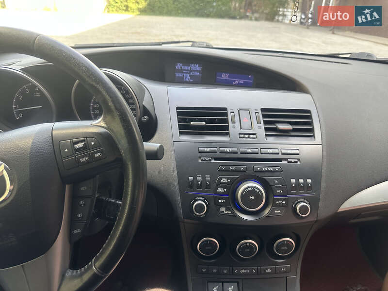 Седан Mazda 3 2012 в Охтирці