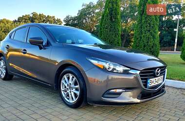 Хэтчбек Mazda 3 2016 в 
