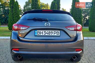 Хэтчбек Mazda 3 2016 в 