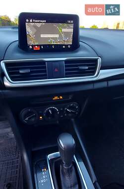 Хэтчбек Mazda 3 2016 в 