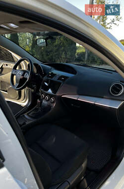 Седан Mazda 3 2011 в 