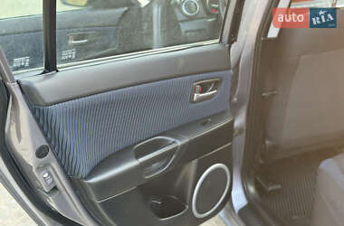 Седан Mazda 3 2004 в 