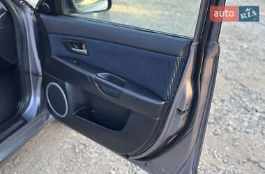 Седан Mazda 3 2004 в 