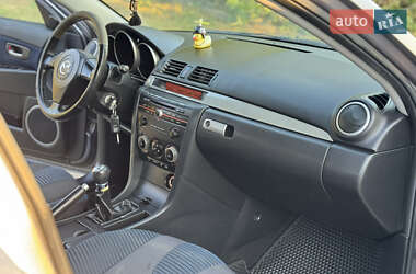 Седан Mazda 3 2004 в 