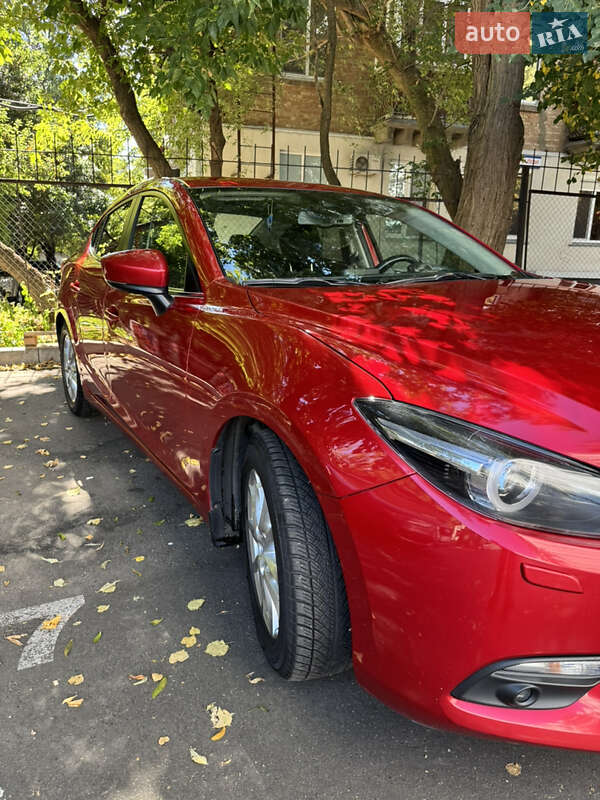 Седан Mazda 3 2017 в Киеве