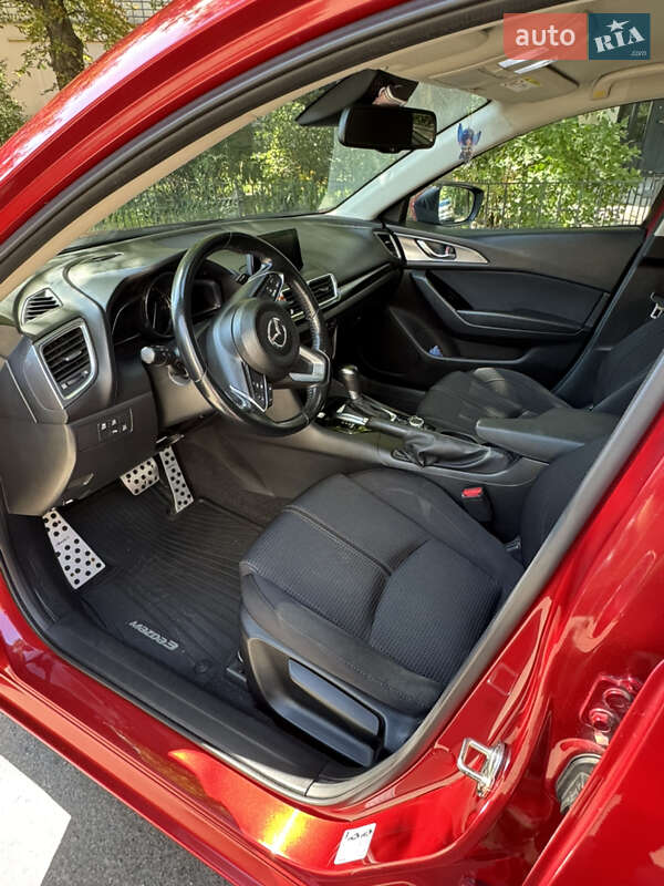 Седан Mazda 3 2017 в Киеве