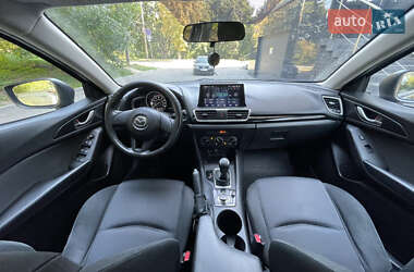 Седан Mazda 3 2015 в 