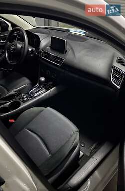 Седан Mazda 3 2015 в 