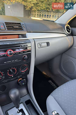 Седан Mazda 3 2006 в 