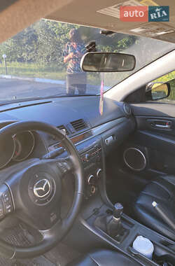 Седан Mazda 3 2004 в 