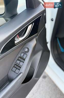 Седан Mazda 3 2013 в 