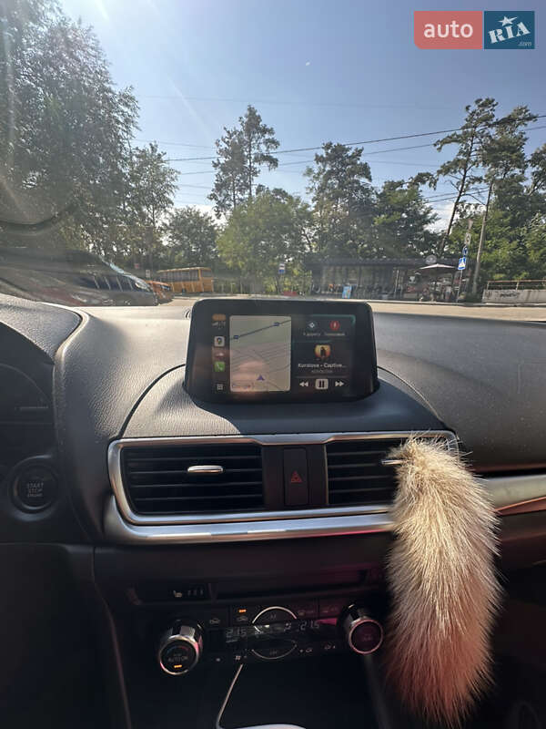 Седан Mazda 3 2016 в Киеве