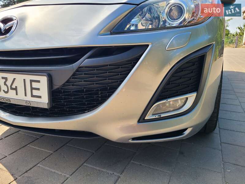 Седан Mazda 3 2010 в Горишних Плавнях