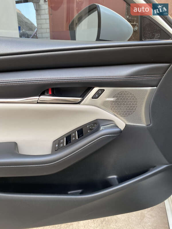 Седан Mazda 3 2018 в Днепре