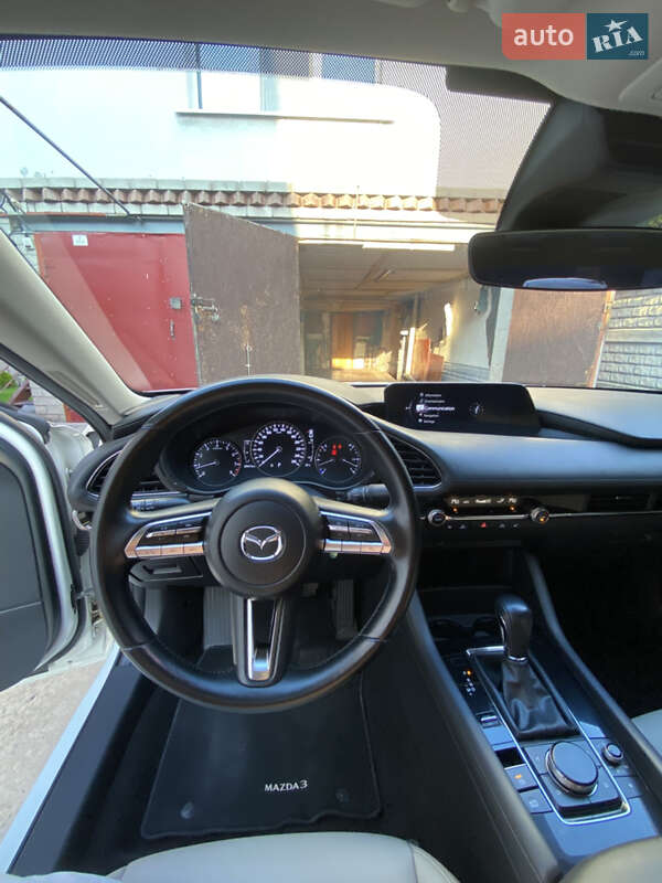 Седан Mazda 3 2018 в Днепре