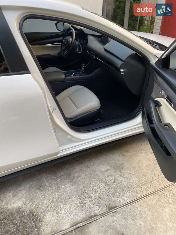 Седан Mazda 3 2018 в Днепре