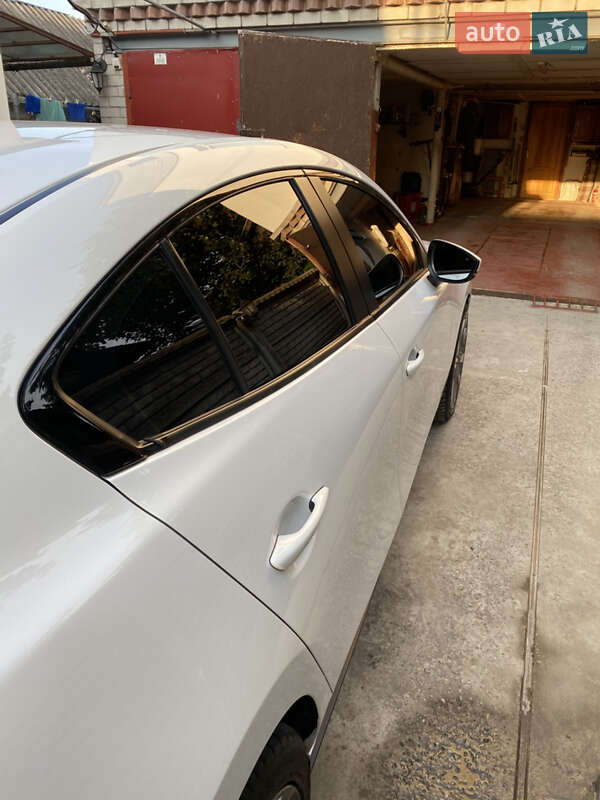 Седан Mazda 3 2018 в Днепре