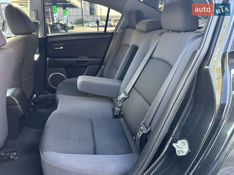 Седан Mazda 3 2009 в Днепре