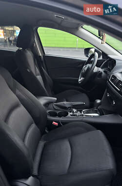 Седан Mazda 3 2013 в 