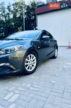 Седан Mazda 3 2016 в 