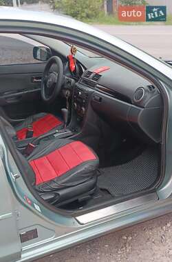 Седан Mazda 3 2004 в 