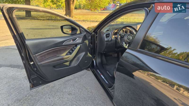 Седан Mazda 3 2017 в Запорожье