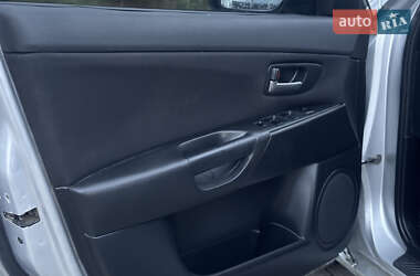 Седан Mazda 3 2004 в 