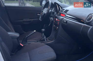 Седан Mazda 3 2004 в 