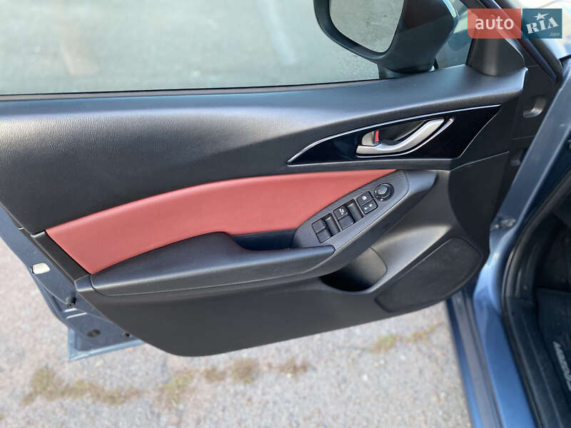 Хэтчбек Mazda 3 2016 в Прилуках