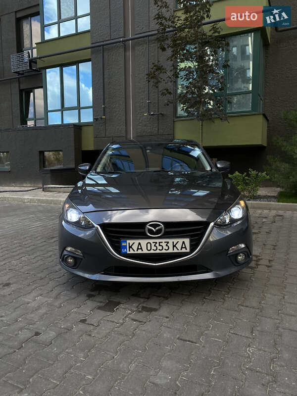 Седан Mazda 3 2017 в Киеве
