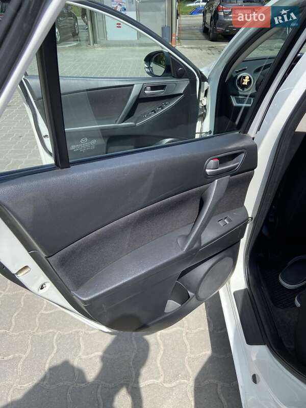 Хэтчбек Mazda 3 2010 в Львове