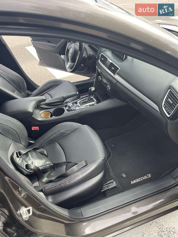 Седан Mazda 3 2014 в Киеве