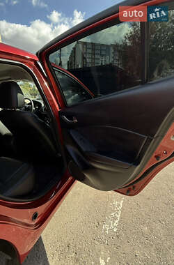 Хэтчбек Mazda 3 2015 в 